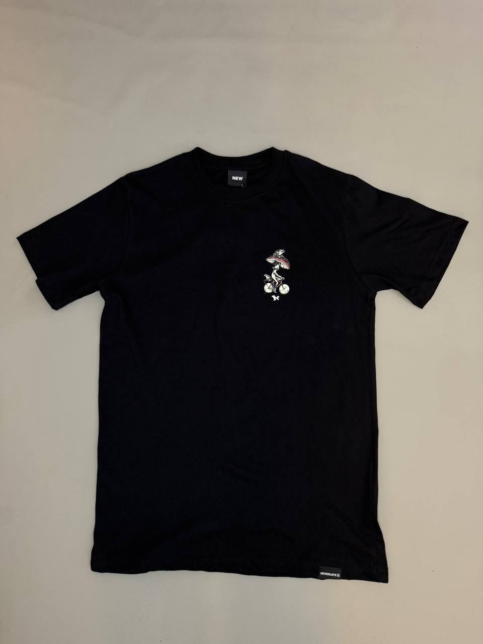 Camiseta Preta Cogumelo NewSkate