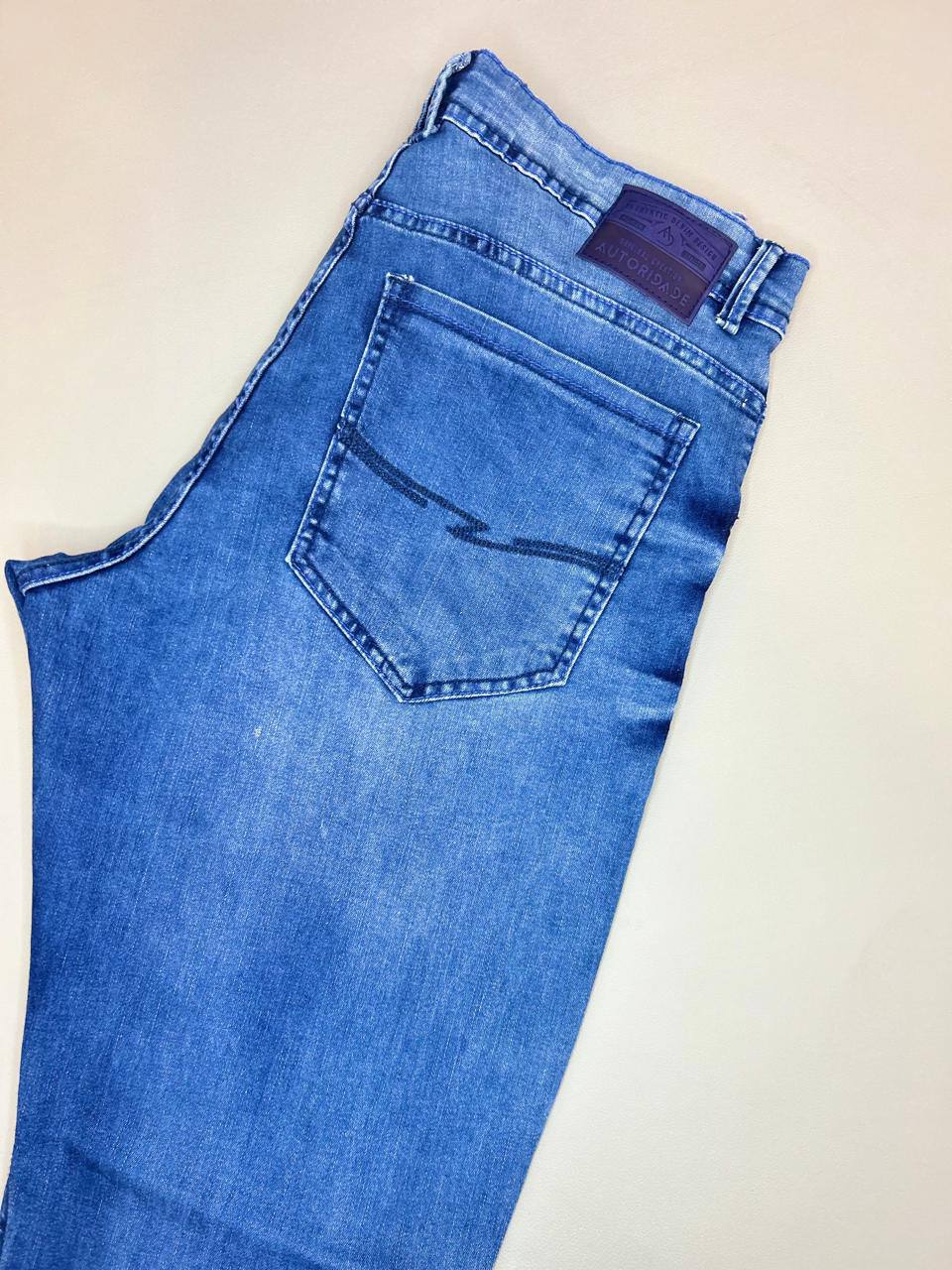 Calça Jeans Azul Autoridade.