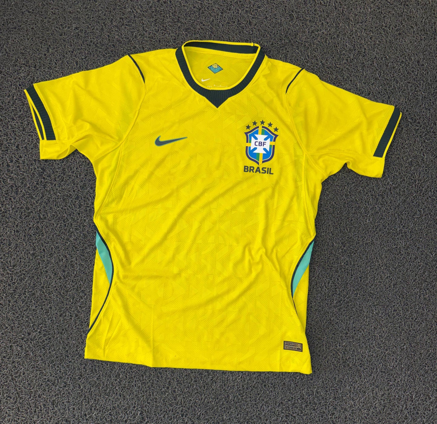 Camiseta Brasil Modelo Copa 2026