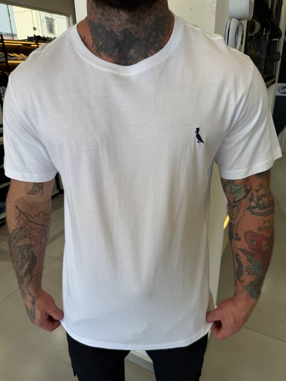 Camiseta Reserva - Branca/Preta