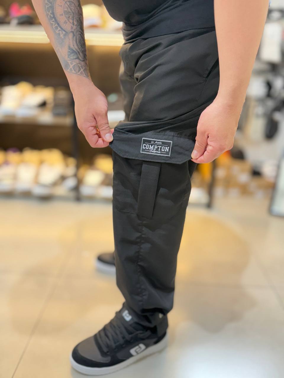 Calça Cargo Preta - Compton