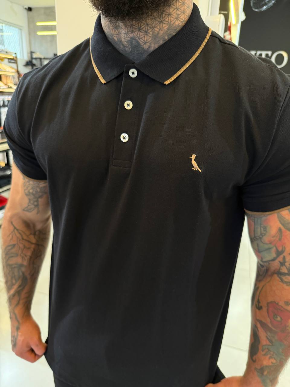 Camisa Reserva Preta com Dourado